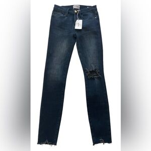 Frame Le Skinny de Jeanne skinny jean. Ripped knee, raw hem. Size 25. NWT.